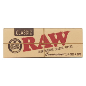 RAW CLASSIC PAPERS CONNOISSEUR 1 1/4 SIZE + TIPS - 24 PER BOX